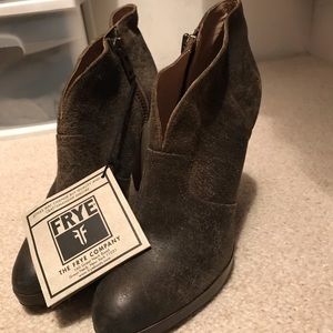 NWT Frye heeled booties